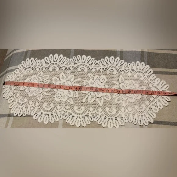 Heritage Lace, Vintage Rose Table Runner, Approx 32x15”, Great Condition - Picture 11 of 11